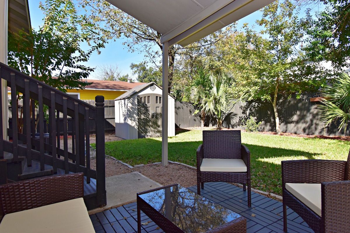 Outdoor space at San Antonio furnished rental near The Pearl